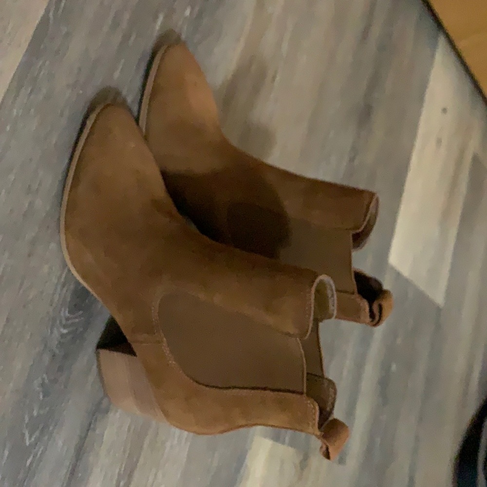 Wore once Size 7M Steve Madden boots